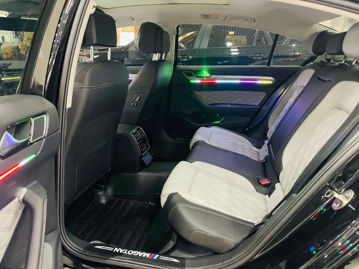 2023 Volkswagen Magotan 2.0T 186HP L4 7DCT,autocango,china used car exporter,china ev exporter,chinese used car exporter,chinese used ev exporter