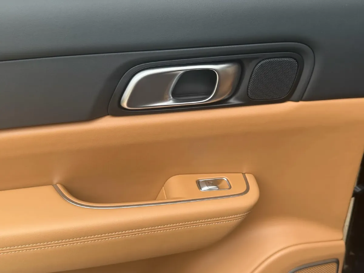 2021 Li ONE Range Extended 131HP REEV 40.5KWH,autocango,china used car exporter,china ev exporter,chinese used car exporter,chinese used ev exporter