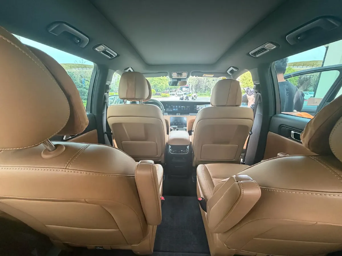 2021 Li ONE Range Extended 131HP REEV 40.5KWH,autocango,china used car exporter,china ev exporter,chinese used car exporter,chinese used ev exporter