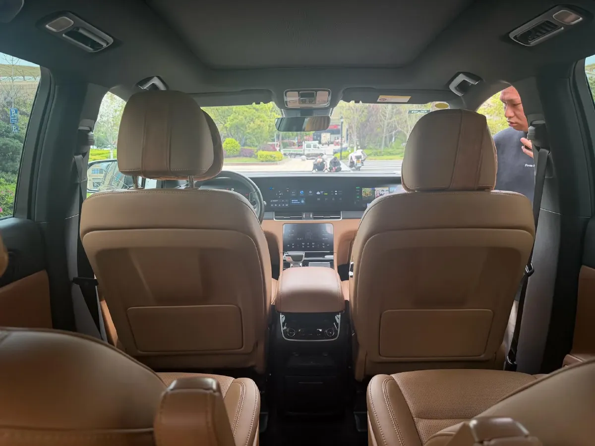 2021 Li ONE Range Extended 131HP REEV 40.5KWH,autocango,china used car exporter,china ev exporter,chinese used car exporter,chinese used ev exporter