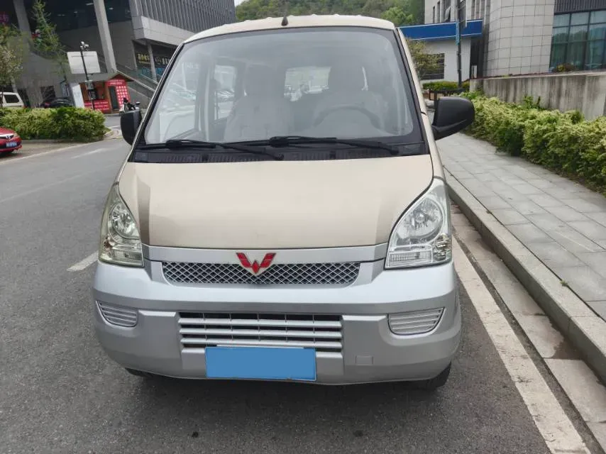 2017 WuLing RongGuang 1.5L 107HP L4 5MT,autocango,china used car exporter,china ev exporter,chinese used car exporter,chinese used ev exporter