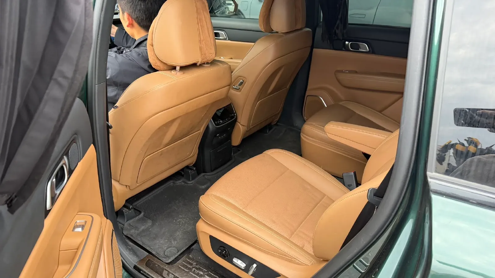 2021 Li ONE Range Extended 131HP REEV 40.5KWH,autocango,china used car exporter,china ev exporter,chinese used car exporter,chinese used ev exporter