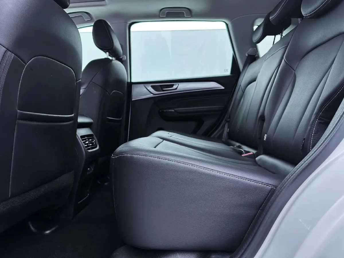 2021 Haval M6 1.5T 150HP L4 7DCT,autocango,china used car exporter,china ev exporter,chinese used car exporter,chinese used ev exporter