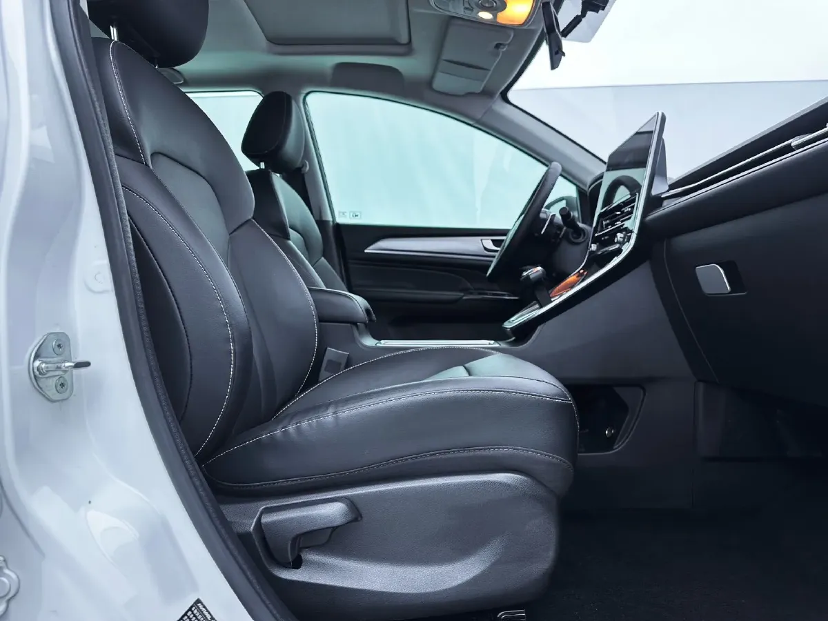 2021 Haval M6 1.5T 150HP L4 7DCT,autocango,china used car exporter,china ev exporter,chinese used car exporter,chinese used ev exporter