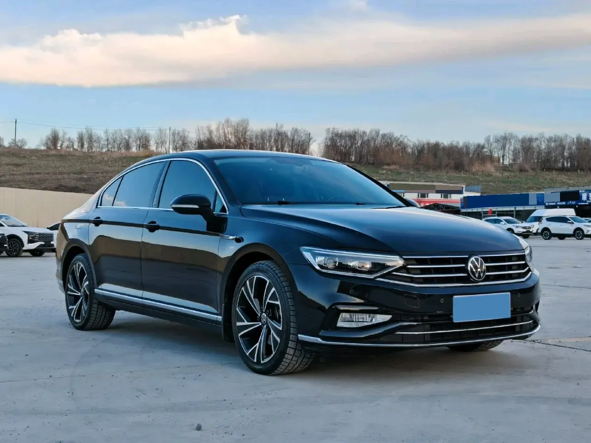 2020 Volkswagen Magotan 2.0T 186HP L4 7DCT,autocango,china used car exporter,china ev exporter,chinese used car exporter,chinese used ev exporter