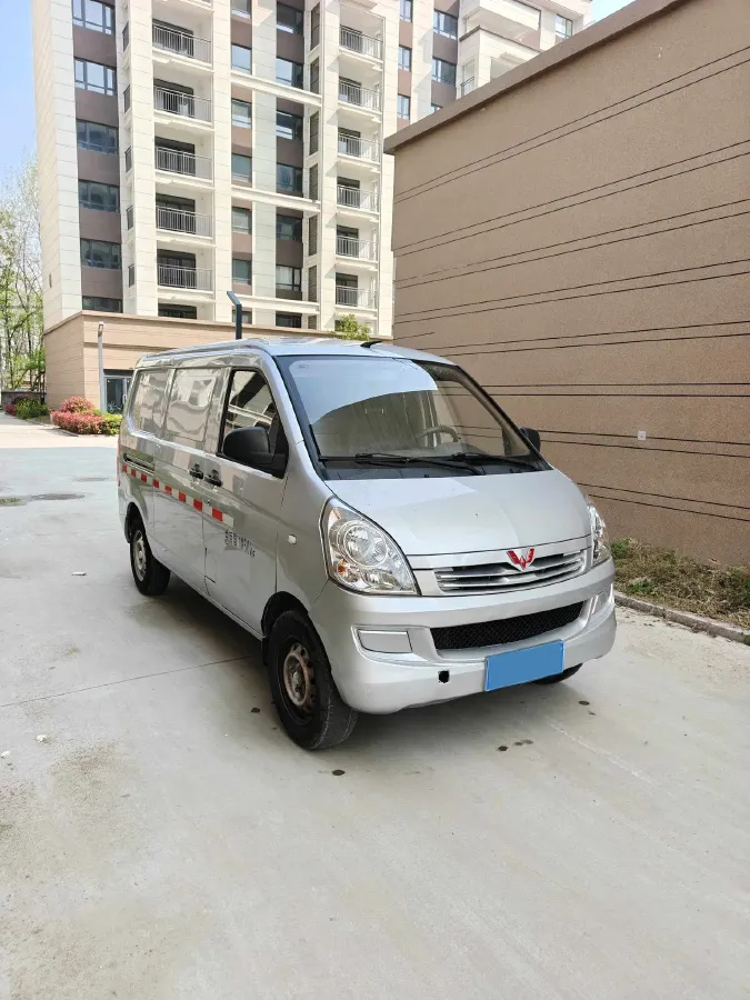 2021 WuLing RongGuang S 1.2L 76HP L4 5MT,autocango,china used car exporter,china ev exporter,chinese used car exporter,chinese used ev exporter