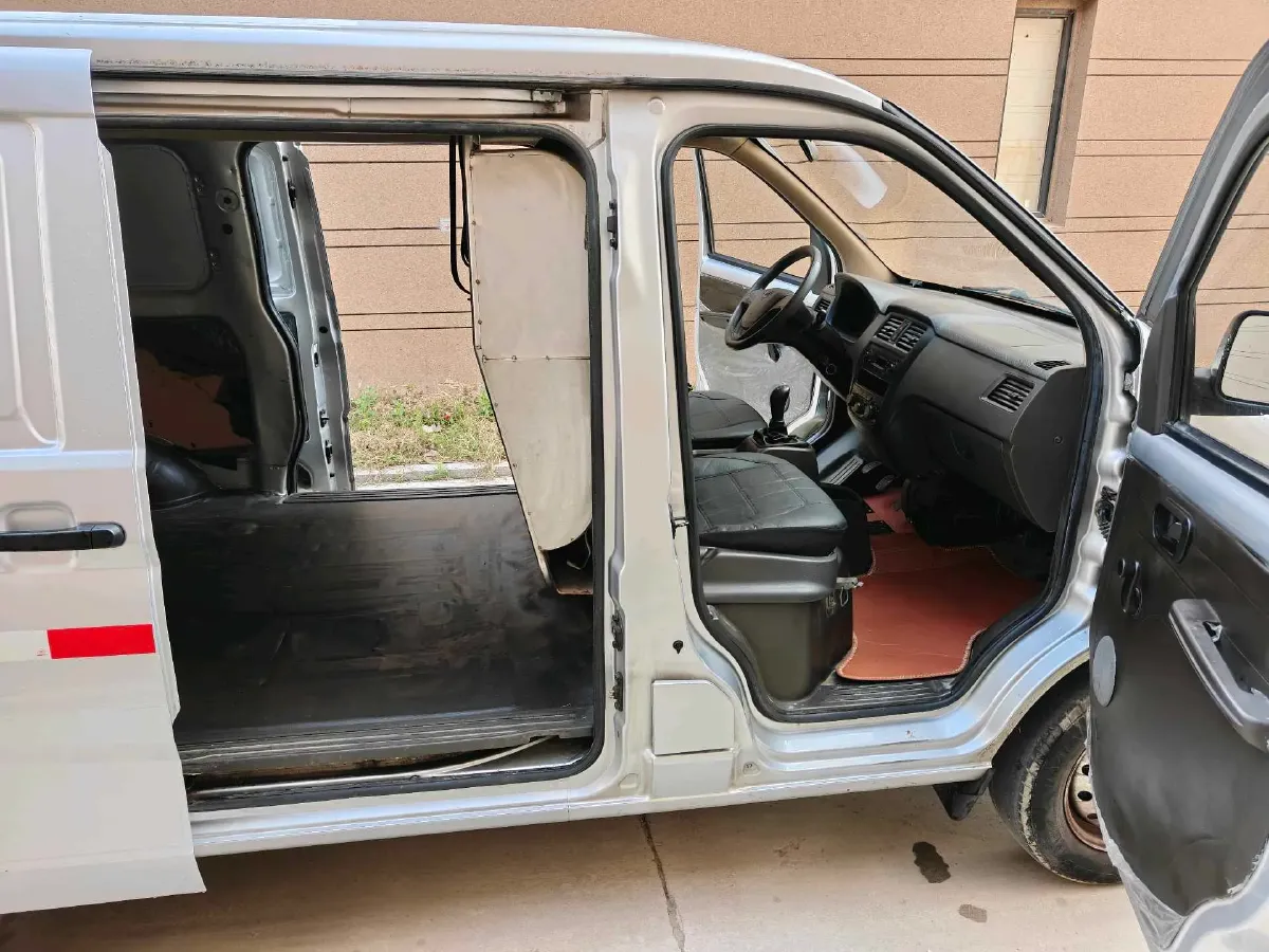 2021 WuLing RongGuang S 1.2L 76HP L4 5MT,autocango,china used car exporter,china ev exporter,chinese used car exporter,chinese used ev exporter