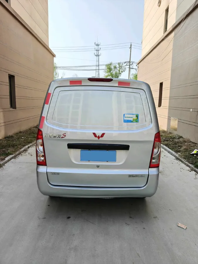 2021 WuLing RongGuang S 1.2L 76HP L4 5MT,autocango,china used car exporter,china ev exporter,chinese used car exporter,chinese used ev exporter