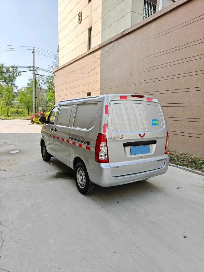 2021 WuLing RongGuang S 1.2L 76HP L4 5MT,autocango,china used car exporter,china ev exporter,chinese used car exporter,chinese used ev exporter