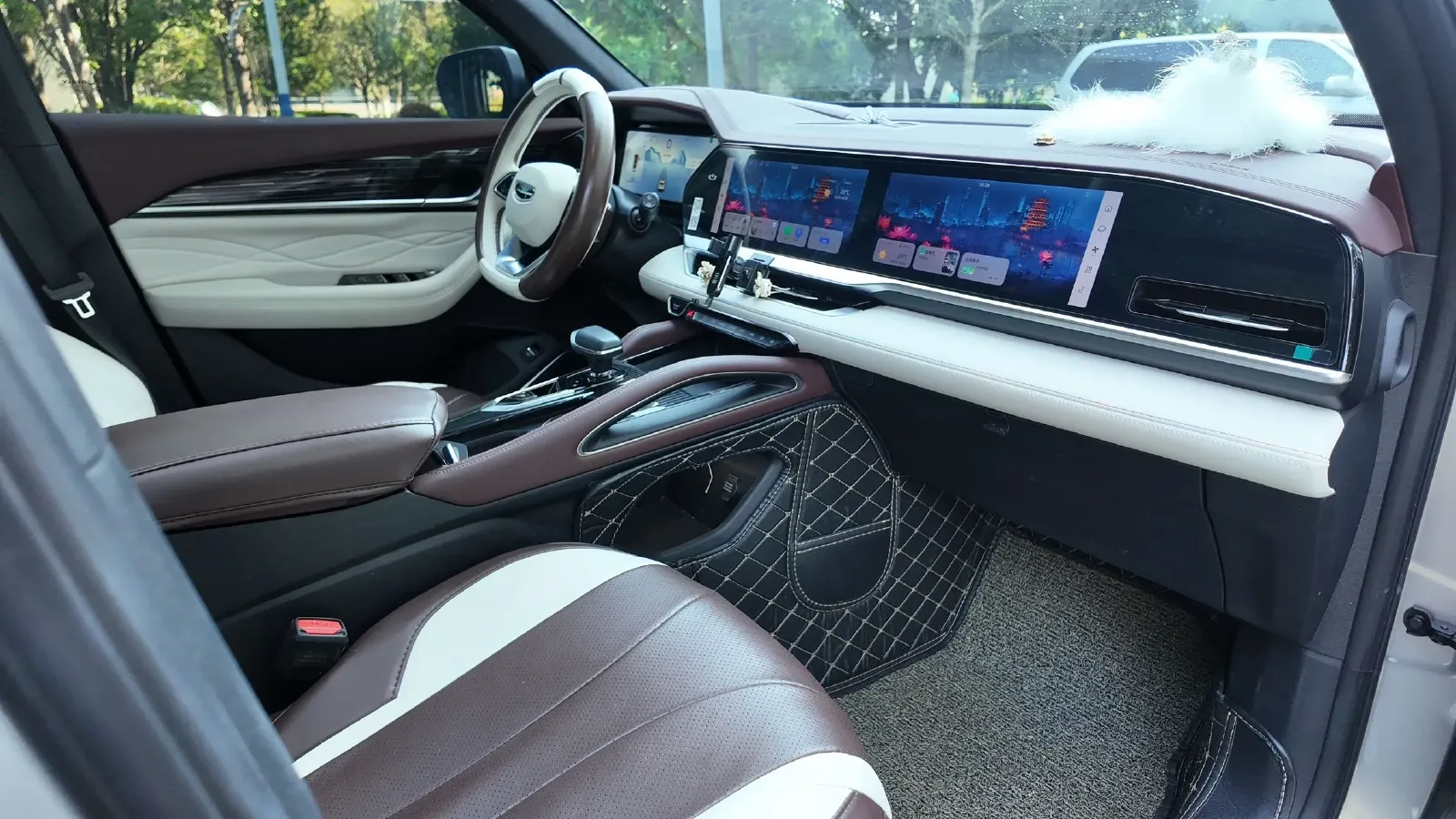 2021 Geely Monjaro 2.0T 218HP L4 7DCT,autocango,china used car exporter,china ev exporter,chinese used car exporter,chinese used ev exporter