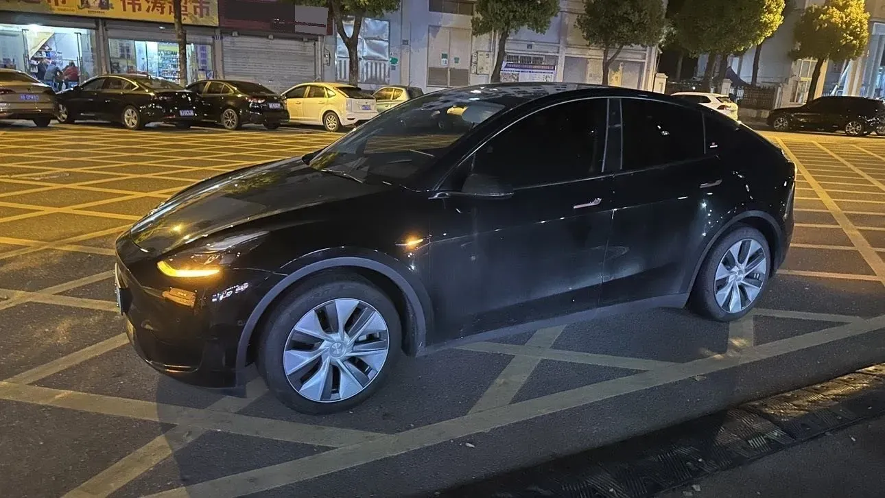 2022 Tesla Model Y BEV 60KWH,autocango,china used car exporter,china ev exporter,chinese used car exporter,chinese used ev exporter