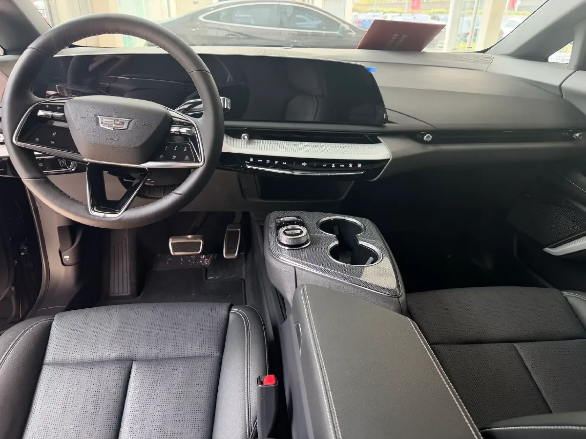 2024 Cadillac OPTIQ BEV 68.4KWH,autocango,china used car exporter,china ev exporter,chinese used car exporter,chinese used ev exporter