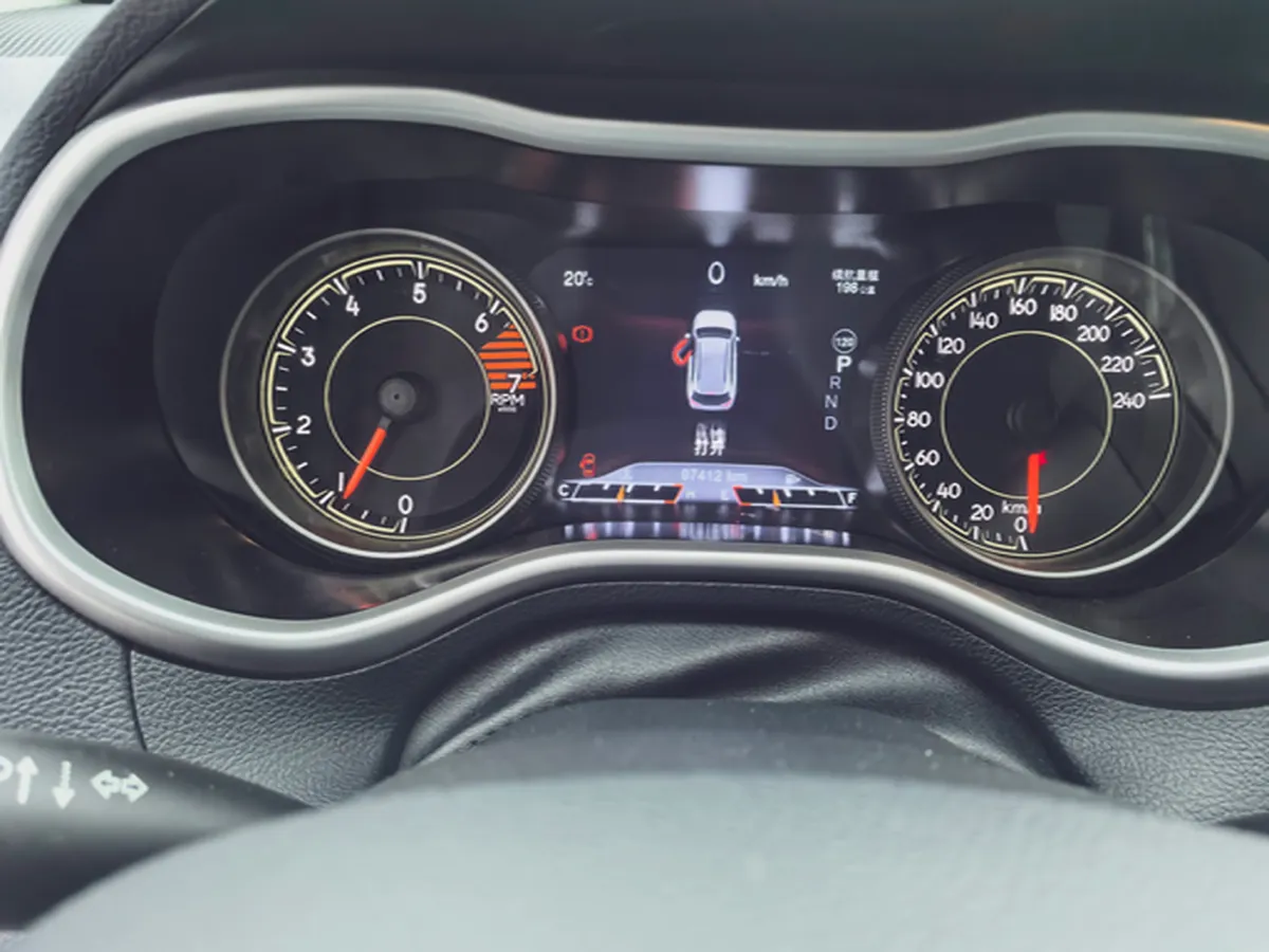 2017 Jeep Cherokee 2.0L 155HP L4 9AT,autocango,china used car exporter,china ev exporter,chinese used car exporter,chinese used ev exporter