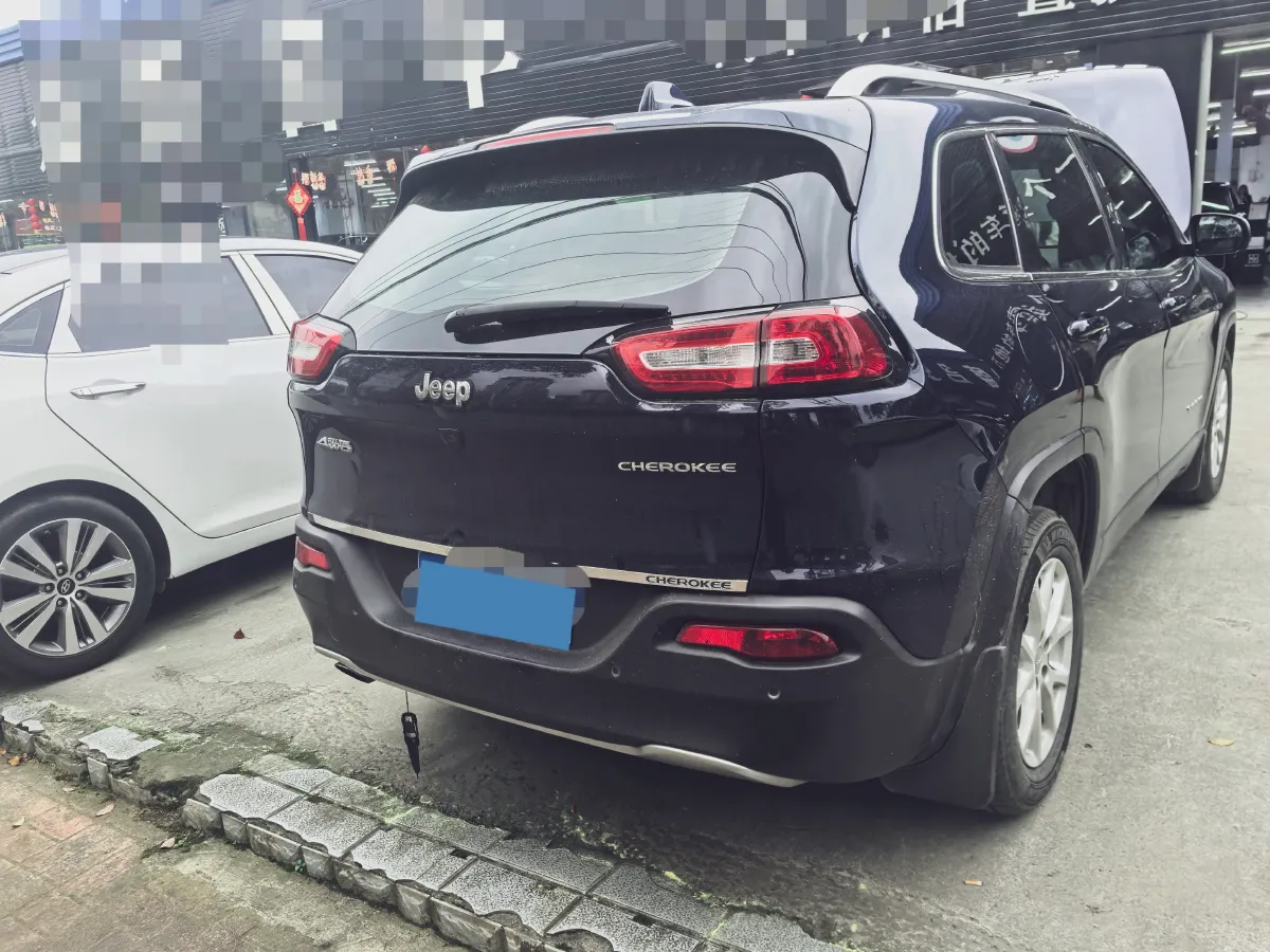 2017 Jeep Cherokee 2.0L 155HP L4 9AT,autocango,china used car exporter,china ev exporter,chinese used car exporter,chinese used ev exporter
