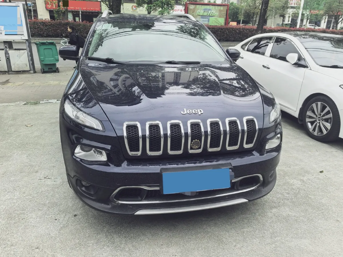 2017 Jeep Cherokee 2.0L 155HP L4 9AT,autocango,china used car exporter,china ev exporter,chinese used car exporter,chinese used ev exporter