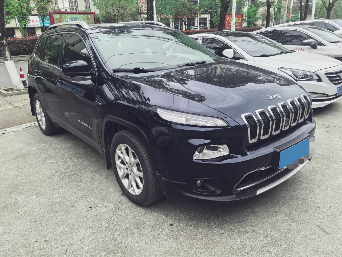 2017 Jeep Cherokee 2.0L 155HP L4 9AT,autocango,china used car exporter,china ev exporter,chinese used car exporter,chinese used ev exporter