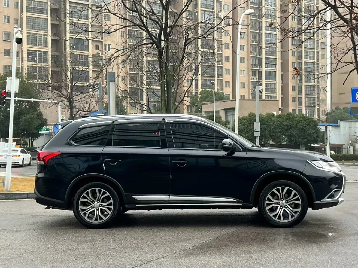 2019 Mitsubishi Outlander 2.0L 166HP L4 CVT,autocango,china used car exporter,china ev exporter,chinese used car exporter,chinese used ev exporter
