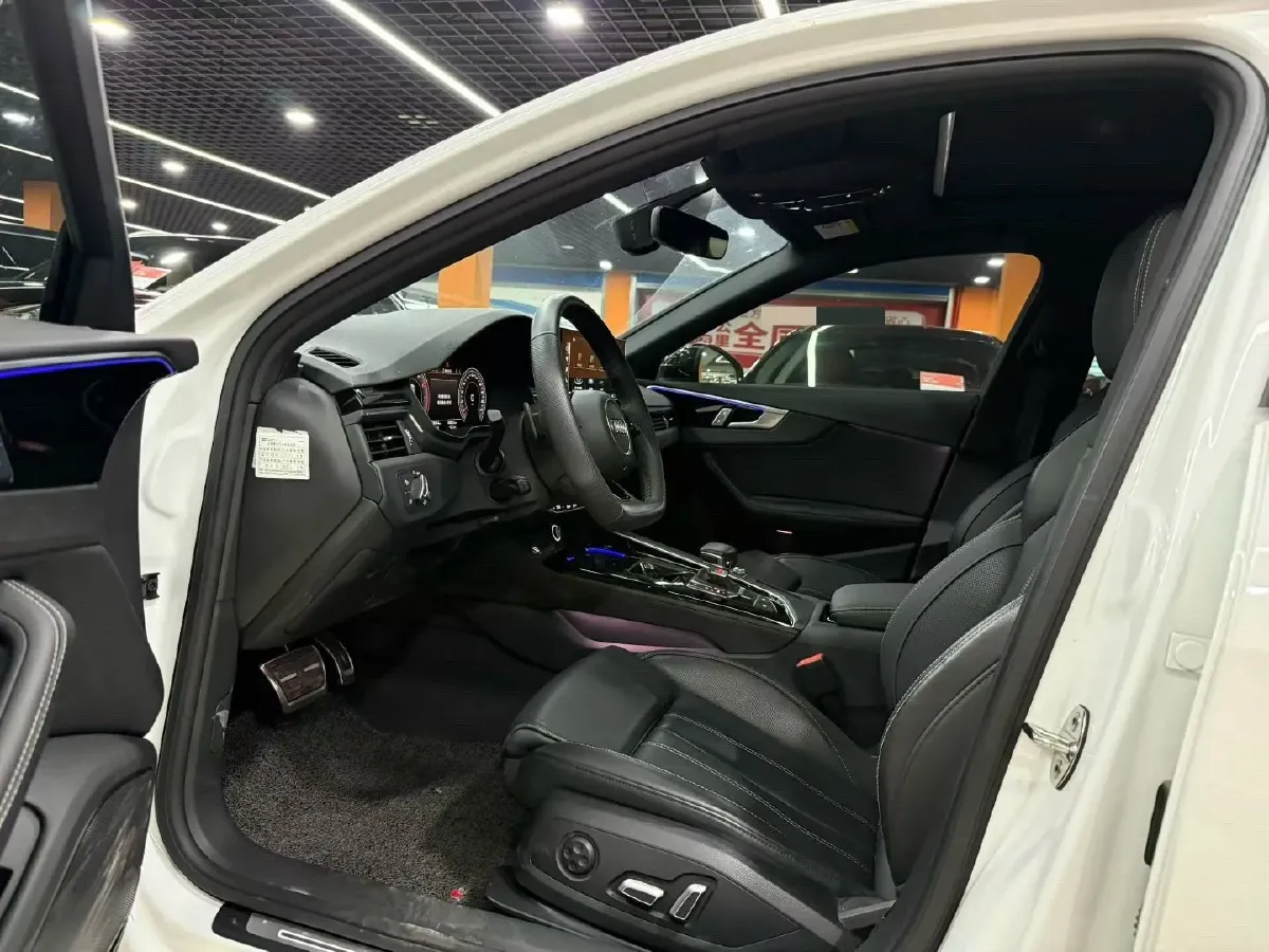 2024 Audi A4L 2.0T 190HP L4 7DCT,autocango,china used car exporter,china ev exporter,chinese used car exporter,chinese used ev exporter