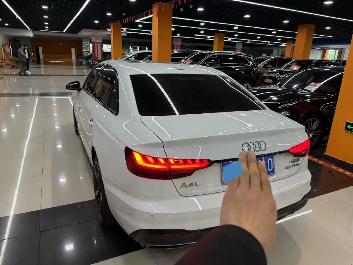 2024 Audi A4L 2.0T 190HP L4 7DCT,autocango,china used car exporter,china ev exporter,chinese used car exporter,chinese used ev exporter