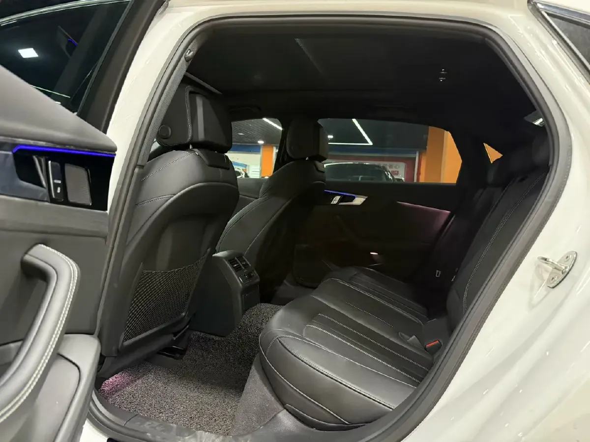 2024 Audi A4L 2.0T 190HP L4 7DCT,autocango,china used car exporter,china ev exporter,chinese used car exporter,chinese used ev exporter