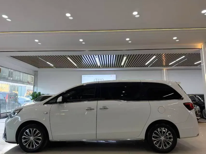 2022 Buick GL8 2.0T 237HP L4 9AT,autocango,china used car exporter,china ev exporter,chinese used car exporter,chinese used ev exporter