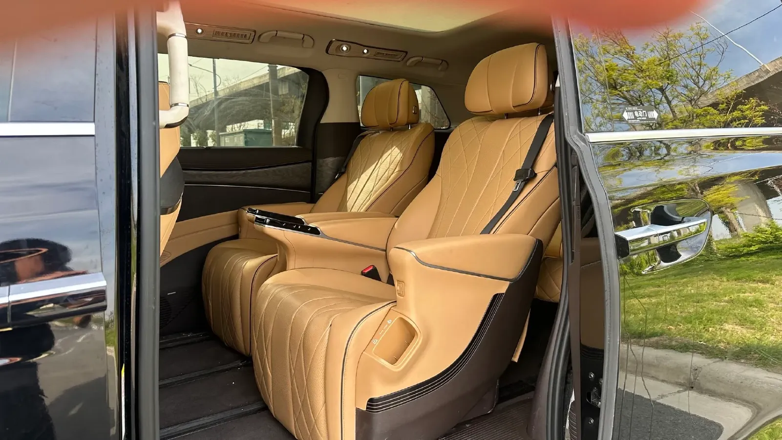 2024 Denza D9 1.5T 139HP L4 E-CVT PHEV 40KWH,autocango,china used car exporter,china ev exporter,chinese used car exporter,chinese used ev exporter