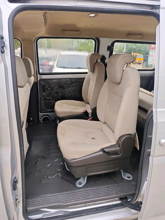 2019 WuLing RongGuang V 1.5L 99HP L4 6MT,autocango,china used car exporter,china ev exporter,chinese used car exporter,chinese used ev exporter
