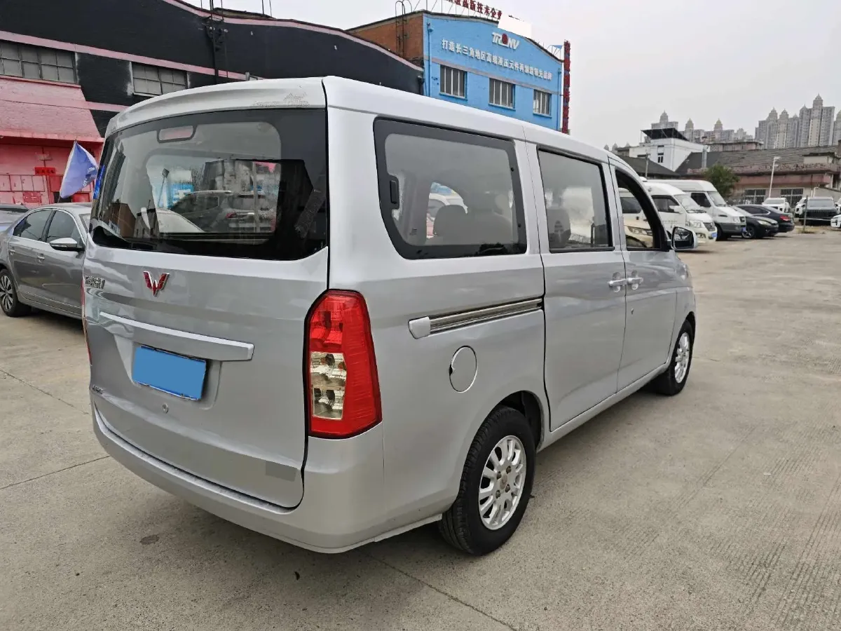2019 WuLing RongGuang V 1.5L 99HP L4 6MT,autocango,china used car exporter,china ev exporter,chinese used car exporter,chinese used ev exporter