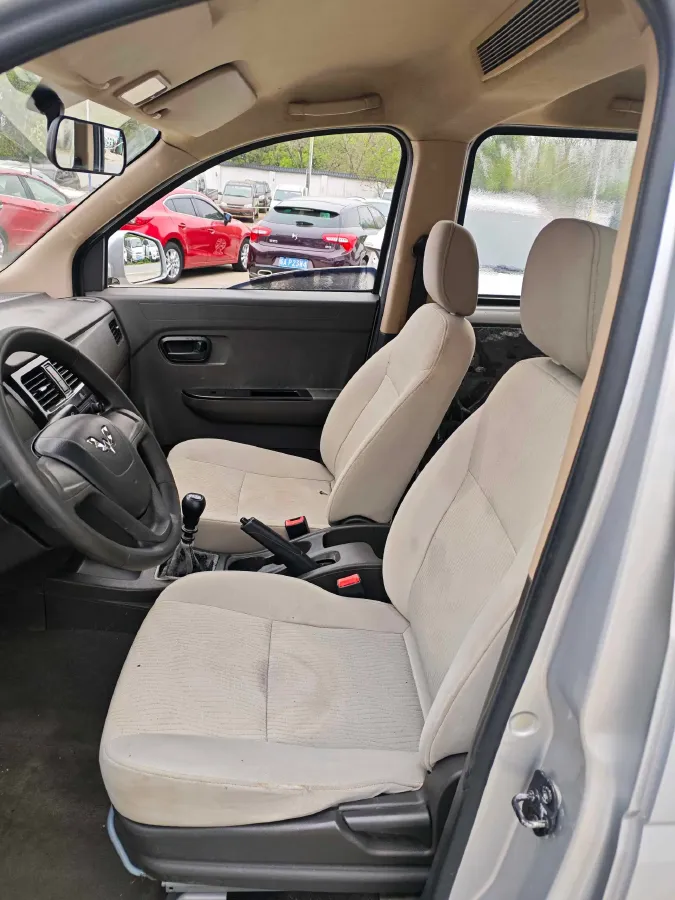 2019 WuLing RongGuang V 1.5L 99HP L4 6MT,autocango,china used car exporter,china ev exporter,chinese used car exporter,chinese used ev exporter