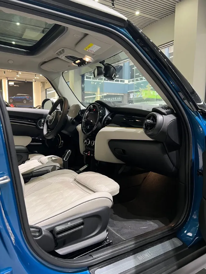 2022 MINI MINI 1.5T 136HP L3 7DCT,autocango,china used car exporter,china ev exporter,chinese used car exporter,chinese used ev exporter