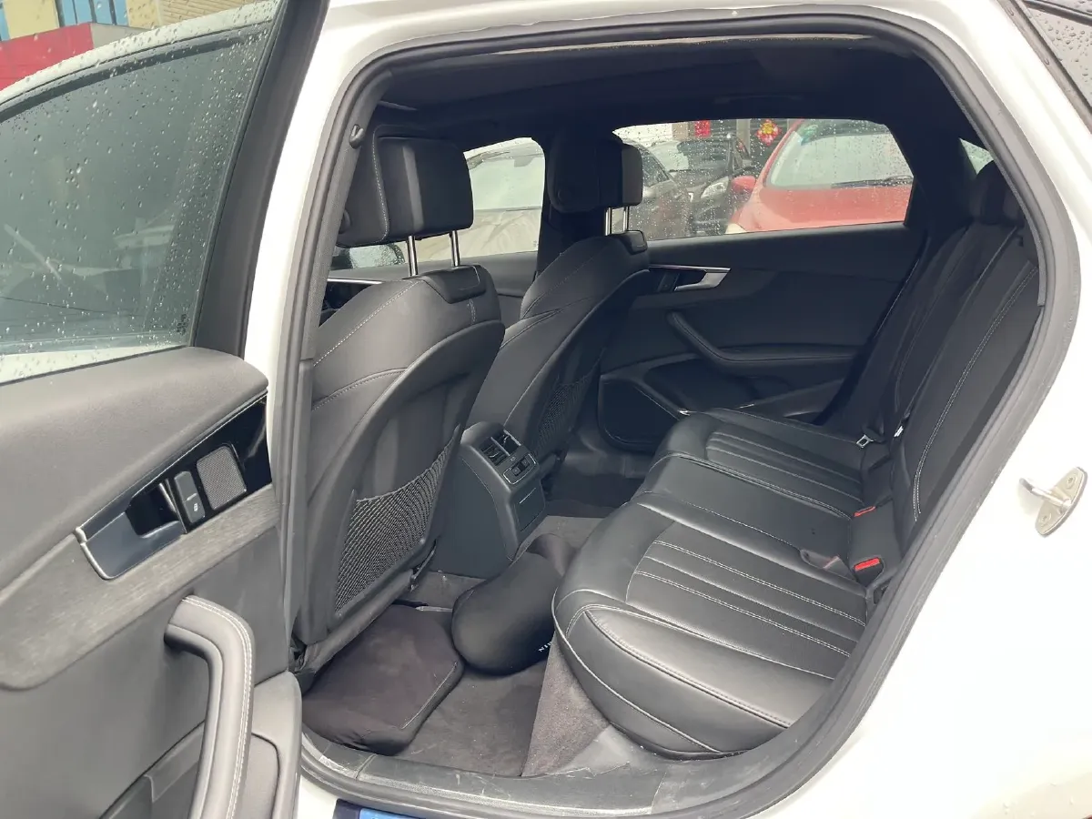 2023 Audi A4L 2.0T 190HP L4 7DCT,autocango,china used car exporter,china ev exporter,chinese used car exporter,chinese used ev exporter