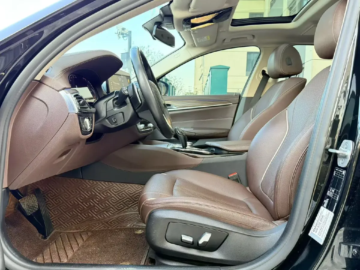 2021 BMW 5 Series 2.0T 252HP L4 8AT,autocango,china used car exporter,china ev exporter,chinese used car exporter,chinese used ev exporter