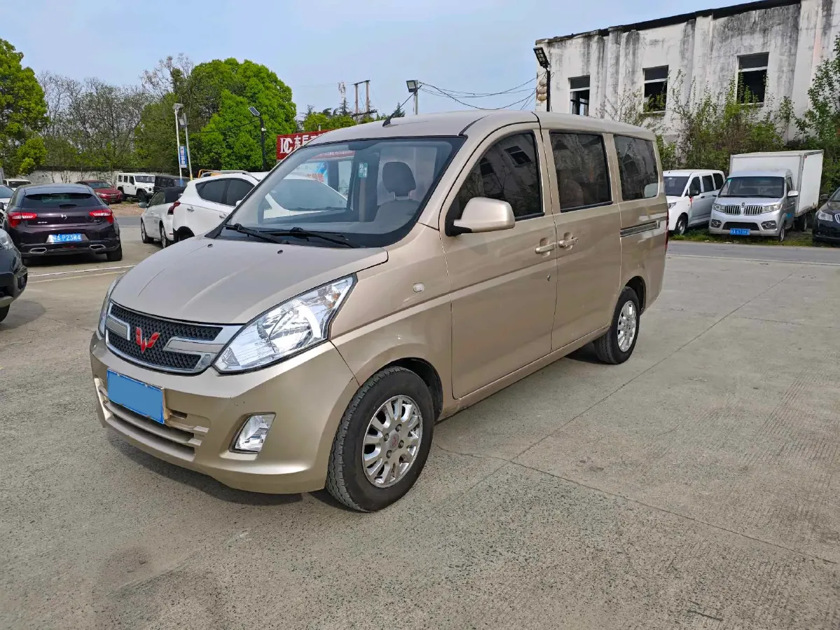 2018 WuLing RongGuang V 1.5L 112HP L4 5MT,autocango,china used car exporter,china ev exporter,chinese used car exporter,chinese used ev exporter