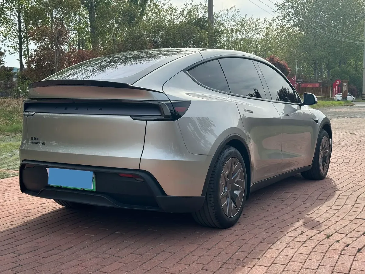 2025 Tesla Model Y L BEV,autocango,china used car exporter,china ev exporter,chinese used car exporter,chinese used ev exporter