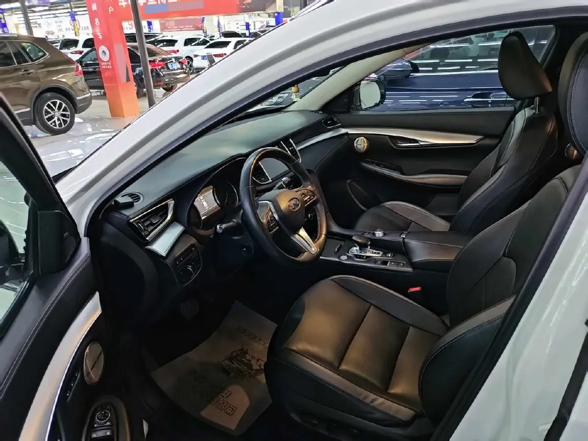 2018 Jeep Grand Commander 2.0T 265HP L4 9AT,autocango,china used car exporter,china ev exporter,chinese used car exporter,chinese used ev exporter