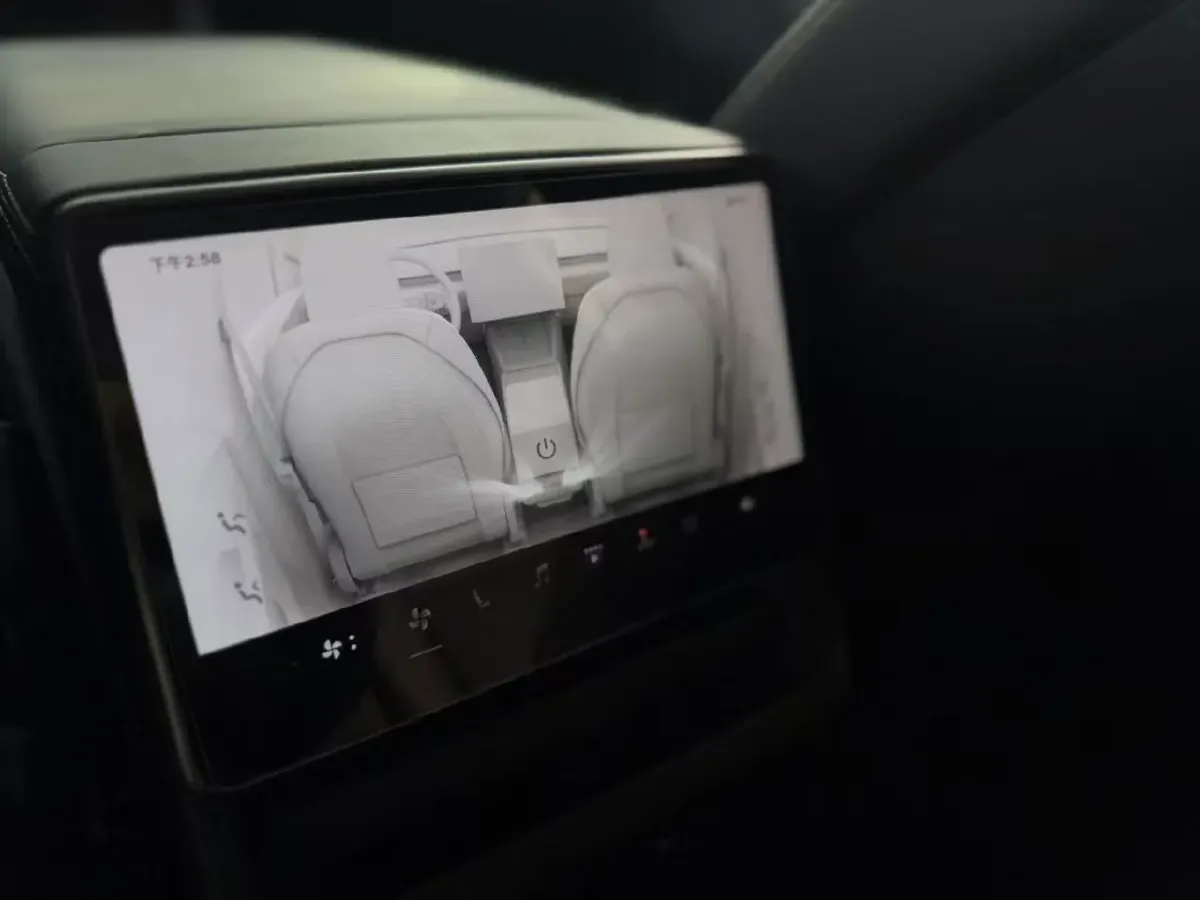 2025 Tesla Model Y BEV 62.5KWH,autocango,china used car exporter,china ev exporter,chinese used car exporter,chinese used ev exporter