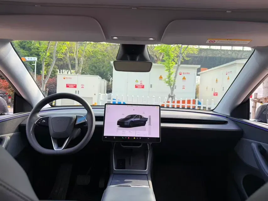 2025 Tesla Model Y BEV 62.5KWH,autocango,china used car exporter,china ev exporter,chinese used car exporter,chinese used ev exporter