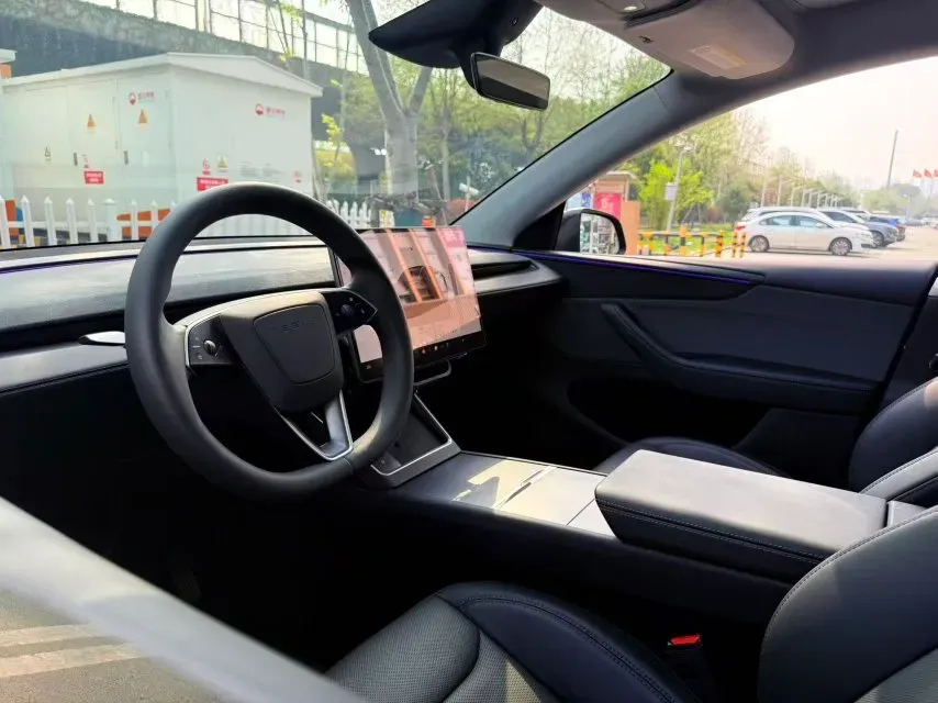 2025 Tesla Model Y BEV 62.5KWH,autocango,china used car exporter,china ev exporter,chinese used car exporter,chinese used ev exporter