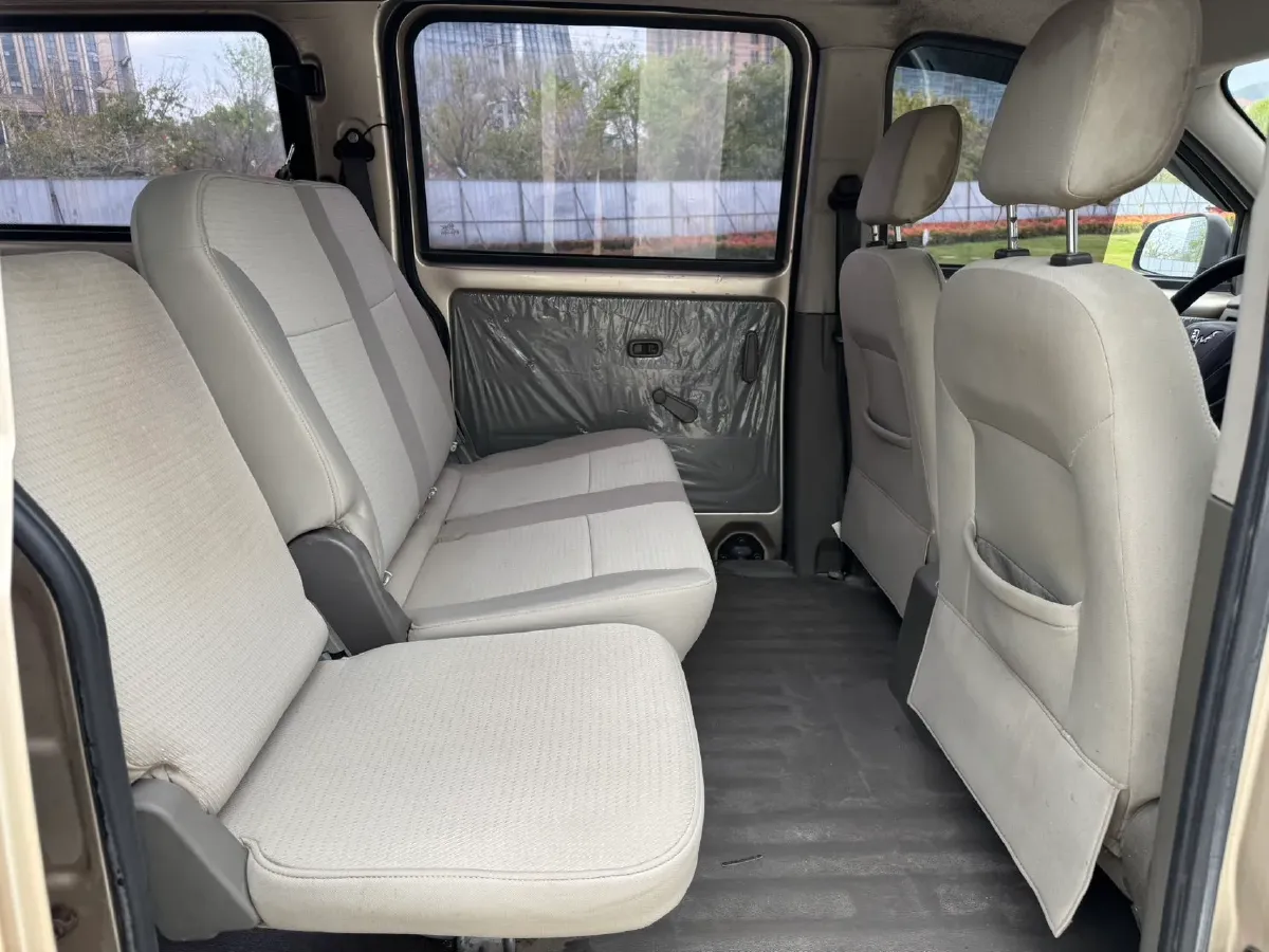 2018 WuLing RongGuang V 1.5L 112HP L4 5MT,autocango,china used car exporter,china ev exporter,chinese used car exporter,chinese used ev exporter