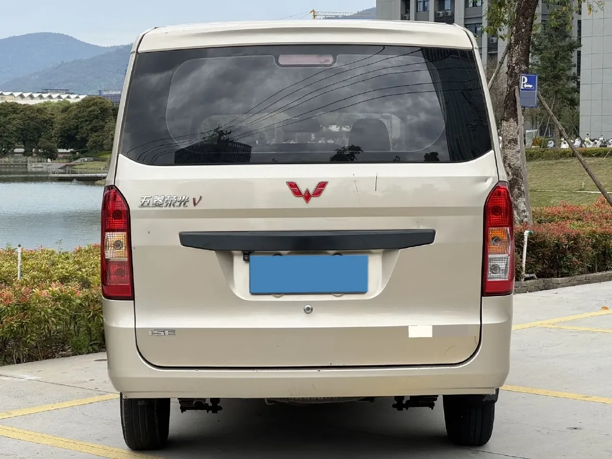 2018 WuLing RongGuang V 1.5L 112HP L4 5MT,autocango,china used car exporter,china ev exporter,chinese used car exporter,chinese used ev exporter