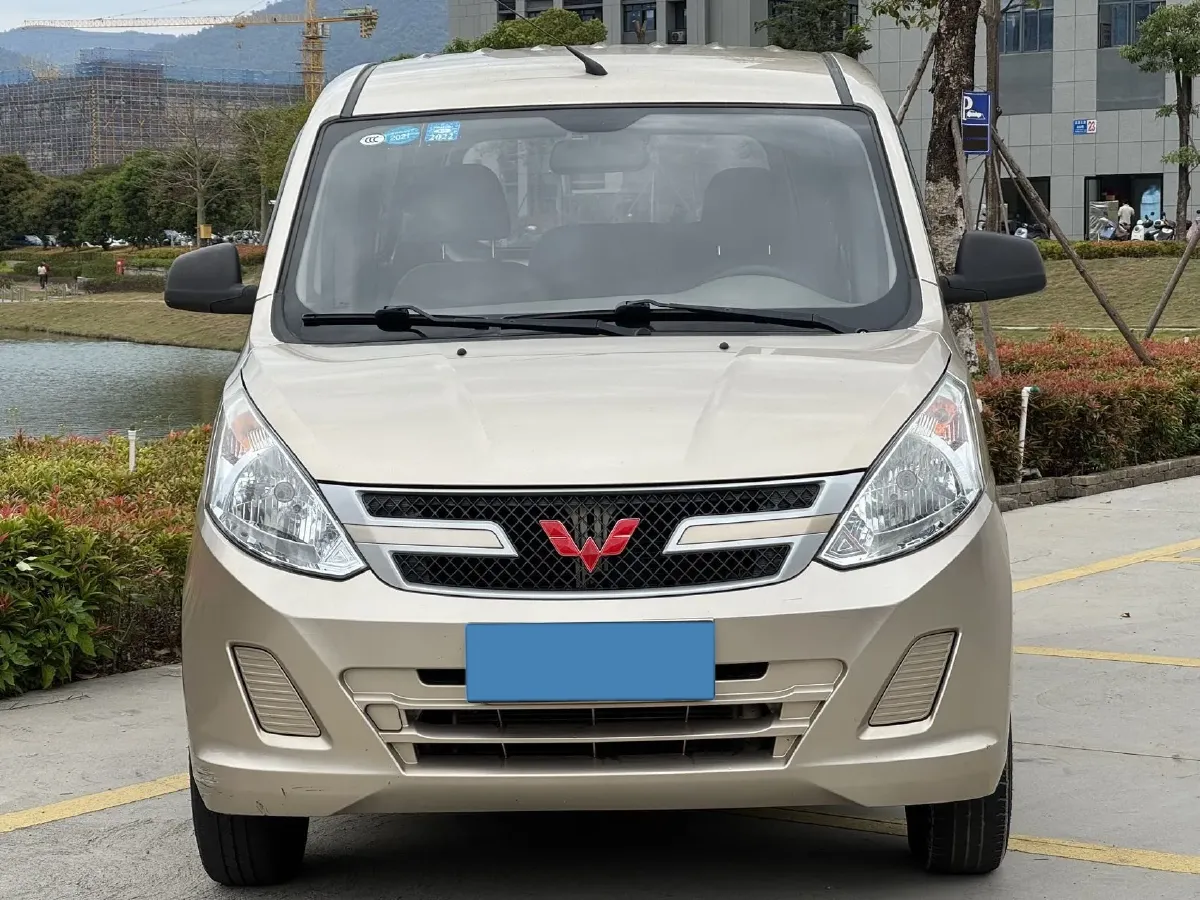 2018 WuLing RongGuang V 1.5L 112HP L4 5MT,autocango,china used car exporter,china ev exporter,chinese used car exporter,chinese used ev exporter