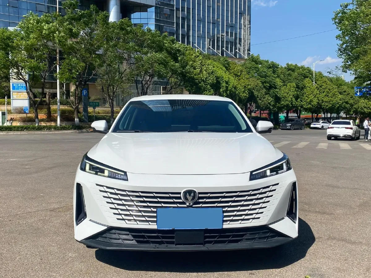 2023 ChangAn Lamore 1.5T 170HP L4 7DCT,autocango,china used car exporter,china ev exporter,chinese used car exporter,chinese used ev exporter