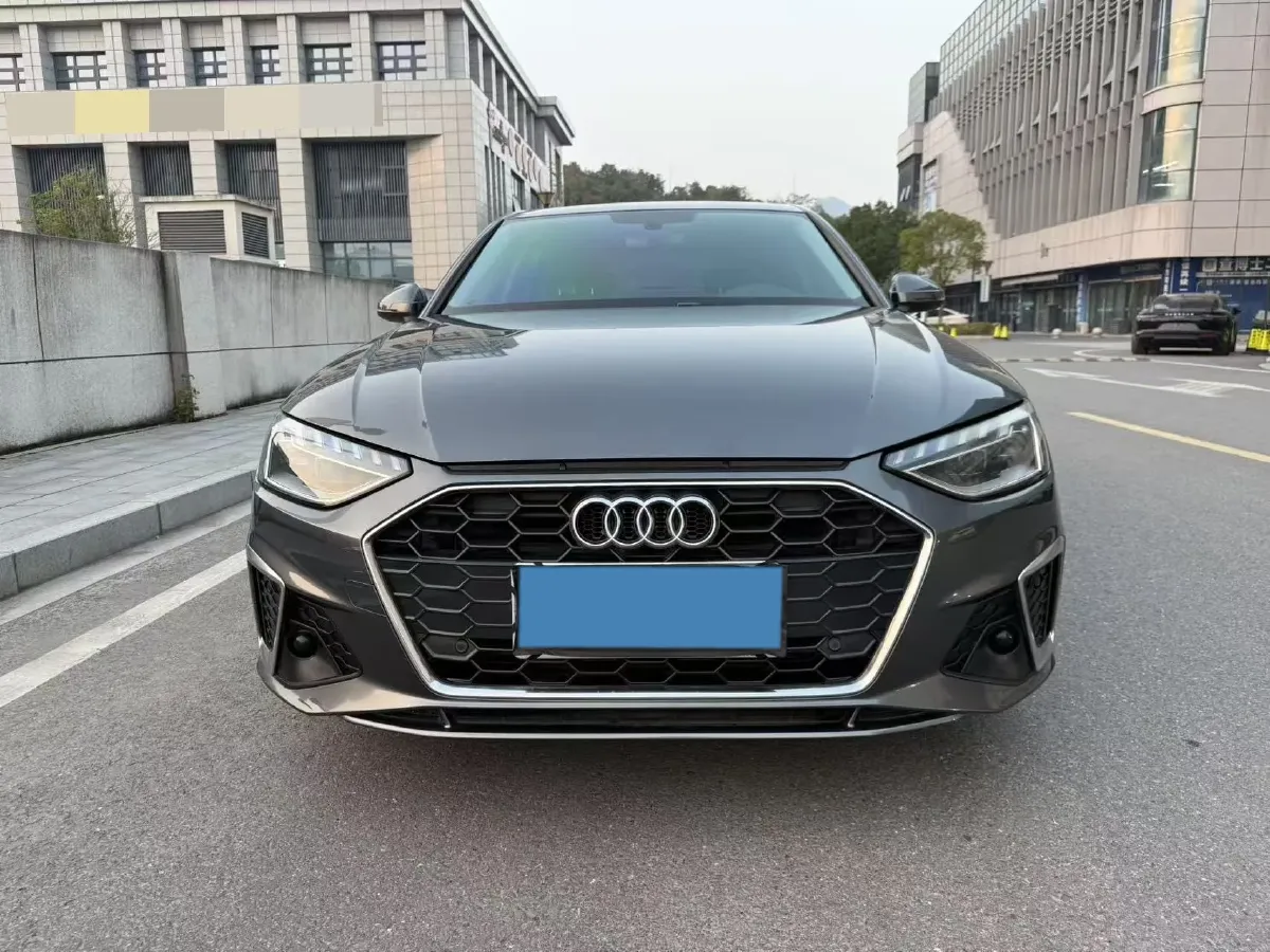 2022 Audi A4L 2.0T 190HP L4 7DCT,autocango,china used car exporter,china ev exporter,chinese used car exporter,chinese used ev exporter