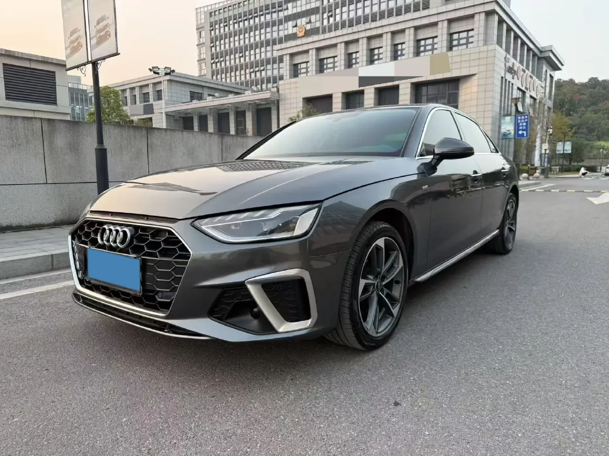 2022 Audi A4L 2.0T 190HP L4 7DCT,autocango,china used car exporter,china ev exporter,chinese used car exporter,chinese used ev exporter