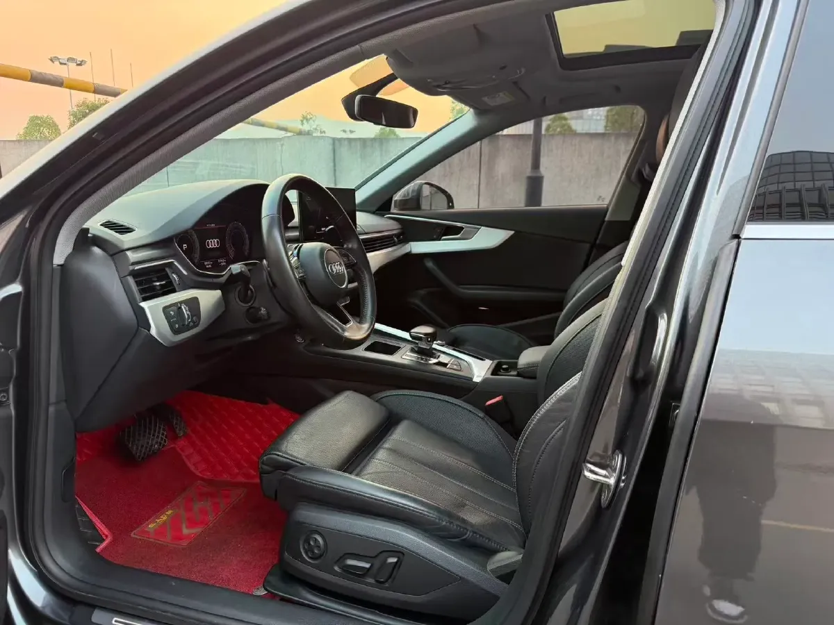 2022 Audi A4L 2.0T 190HP L4 7DCT,autocango,china used car exporter,china ev exporter,chinese used car exporter,chinese used ev exporter