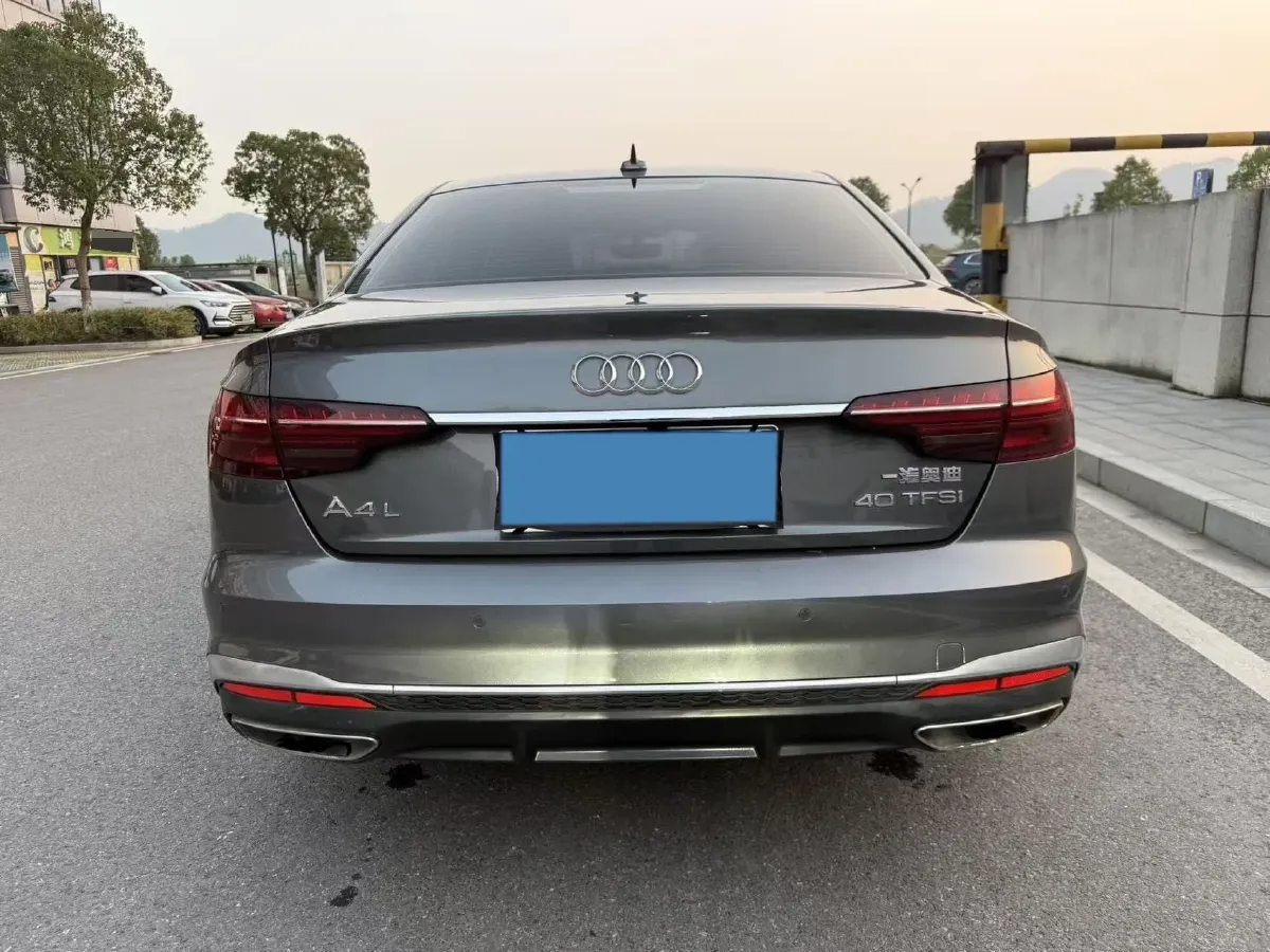 2022 Audi A4L 2.0T 190HP L4 7DCT,autocango,china used car exporter,china ev exporter,chinese used car exporter,chinese used ev exporter