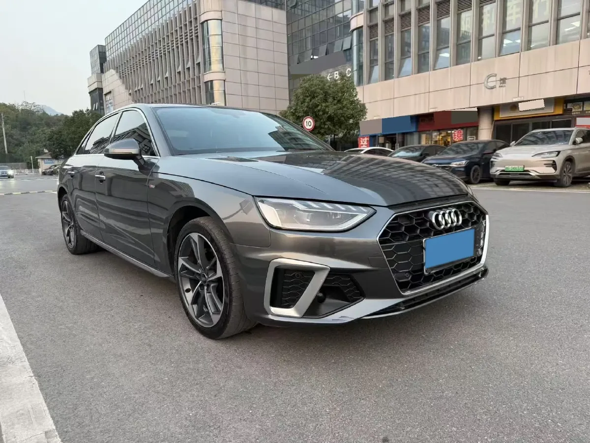 2022 Audi A4L 2.0T 190HP L4 7DCT,autocango,china used car exporter,china ev exporter,chinese used car exporter,chinese used ev exporter