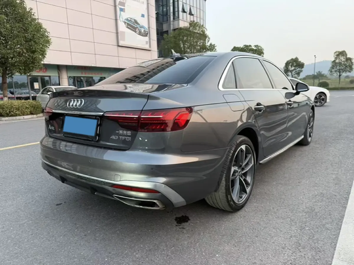 2022 Audi A4L 2.0T 190HP L4 7DCT,autocango,china used car exporter,china ev exporter,chinese used car exporter,chinese used ev exporter