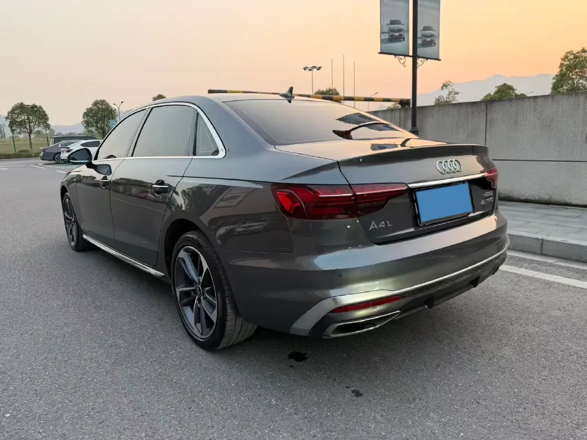 2022 Audi A4L 2.0T 190HP L4 7DCT,autocango,china used car exporter,china ev exporter,chinese used car exporter,chinese used ev exporter