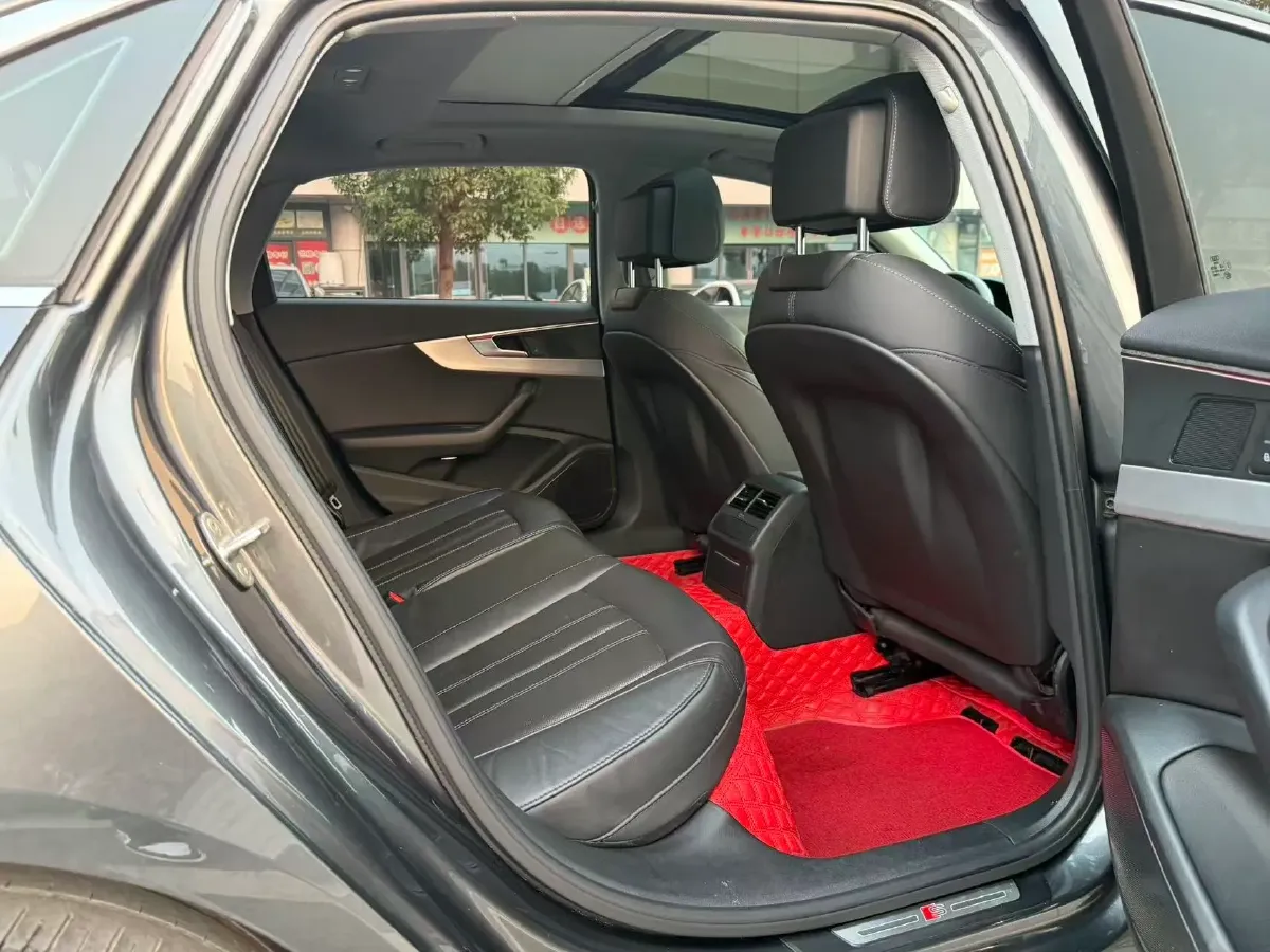 2022 Audi A4L 2.0T 190HP L4 7DCT,autocango,china used car exporter,china ev exporter,chinese used car exporter,chinese used ev exporter